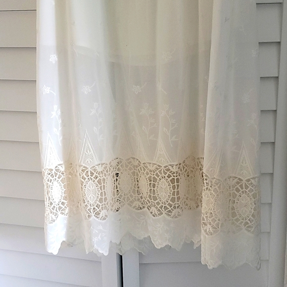 Gently Used Astr the Label Lace Dress Size S - Picture 4 of 6